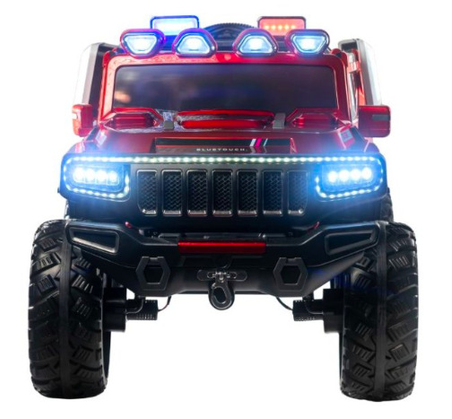 Přední LED světla dětského autíčka BLUETOUCH off-road při zapnutém osvětlení