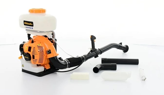 Postřikovač Riwall RPSD 52 Motorový postřikovač Riwall RPSD 52 s příslušenstvím.