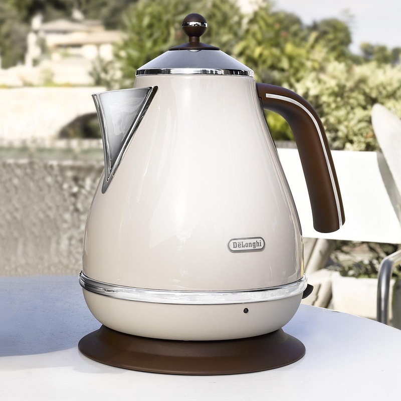 Rychlovarná konvice De'Longhi Icona Vintage KBOV2001BG béžová Rychlovarná konvice De'Longhi Icona Vintage KBOV2001BG béžová