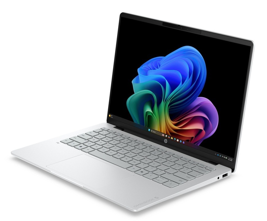 Notebook HP OmniBook 5 AI 14-hm0071ncx + Game Pass předplatné na 2 měsíce stříbrný Notebook HP OmniBook 5 AI 14-HM0071 ncx z bočního pohledu s klávesnicí a displejem.