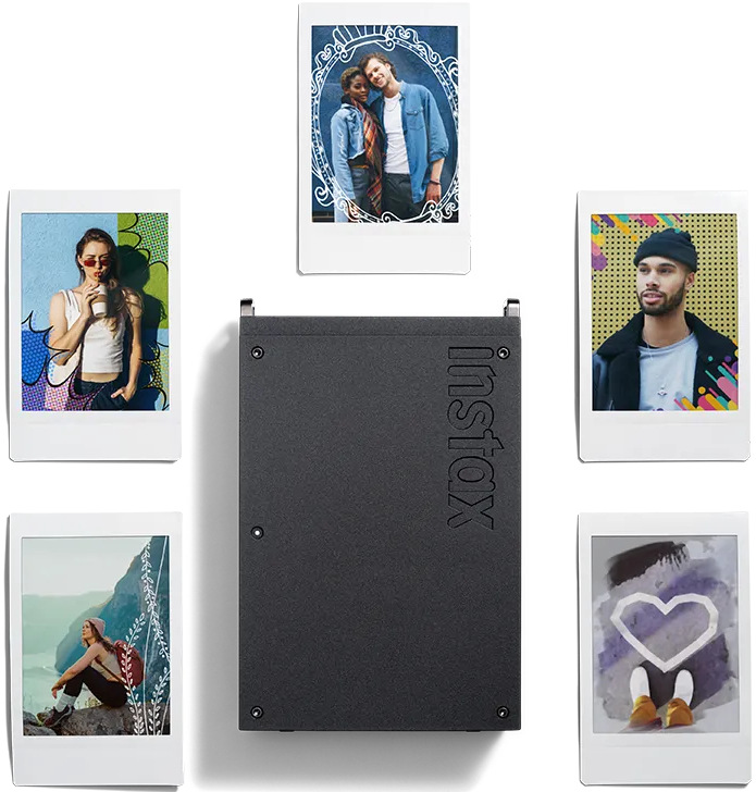 Fototiskárna Fujifilm Instax mini Link+ černá/oranžová Fototiskárna Instax mini Link Plus obklopená vytisknutými fotkami s hravými rámečky