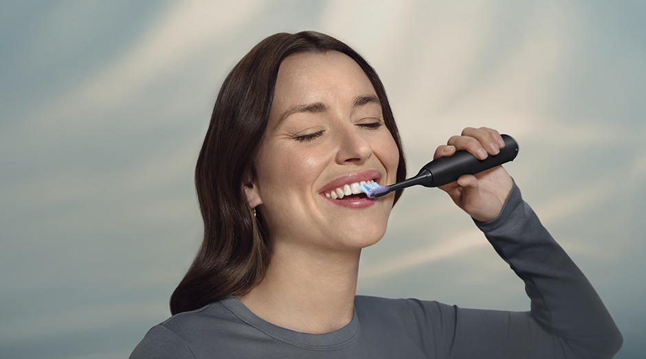 Zubní kartáček Philips Sonicare 7100 HX7421/01 černý Zubní kartáček Philips HX7420/01 Sonicare 7100