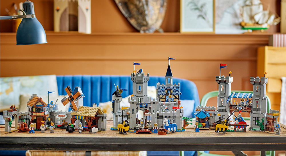 Stavebnice LEGO® Creator 3 v 1 31168 Středověký hrad a rytíři na koních Rozsáhlý model rozvíjí stavitelské dovednosti a díky aplikaci LEGO Builder umožňuje sledovat stavění ve 3D.