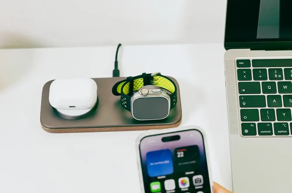 Bezdrátová nabíječka Cubenest K200 Pro 2v1 s podporou uchycení MagSafe šedá