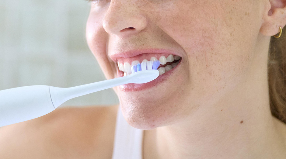 Náhradní hlavice Philips Sonicare Sensitive HX6052/87 (2 ks) bílá Philips HX6052/87 Sonicare Sensitive