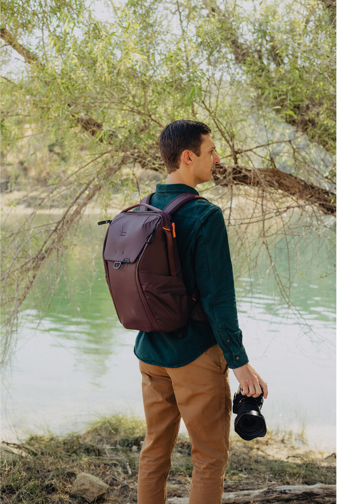 Batoh Peak Design Everyday Backpack 20L (v2) vínový Batoh Peak Design Everyday Backpack 20L (v2) vínový