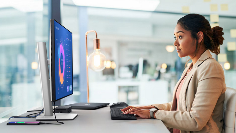 Monitor Dell UltraSharp U2724DE stříbrný Monitor Dell UltraSharp U2724DE stříbrný