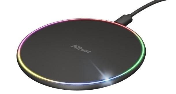 Bezdrátová nabíječka Trust Lumo10 RGB, QC 3.0 černá Bezdrátová nabíječka Trust Lumo10 RGB, QC 3.0 černá