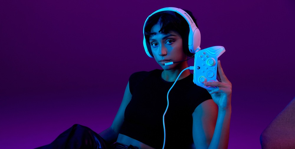 Gamepad PDP Afterglow Wave RGB Wired Controller pro Xbox One/Series šedý PDP Afterglow Wave RGB Wired Controller pro Xbox Series X|S / Xbox One / PC (049-024-GE)