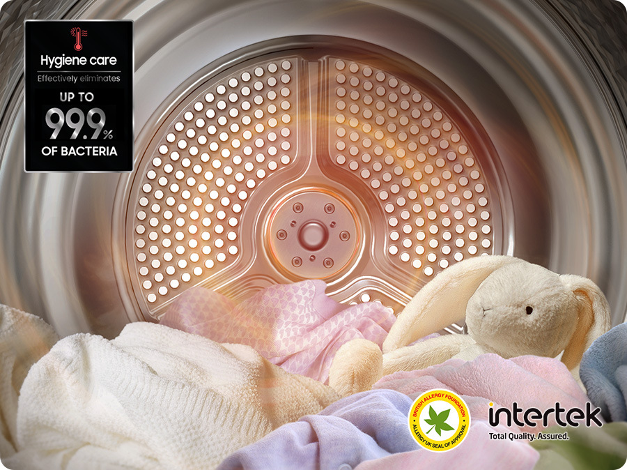 Sušička prádla Samsung DV90DB8845GBU4 - program Hygiene Care, plyšák a prádlo v bubnu sušičky