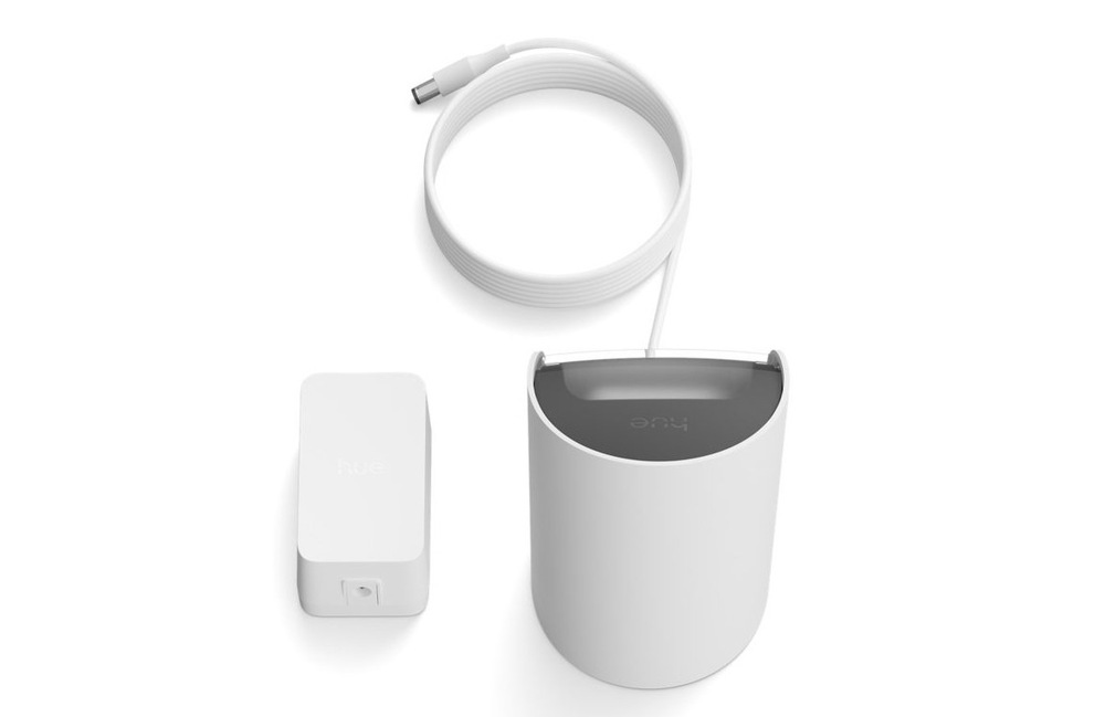 Stolní svítidlo Philips Hue Wall washer, 20W, EU/UK, White and Color Gradient bílá Detailní záběr na stolní lampičku Philips Hue Wall washer s připojovacím kabelem a adaptérem