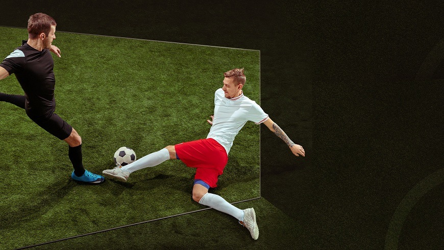 Televize Hisense 50A6S fotbalisté v televizním rámu