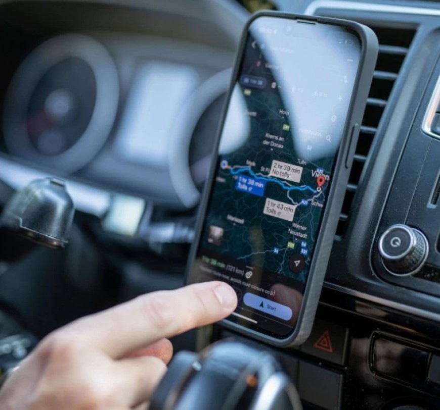 Kryt na mobil SP Connect SPC+ Samsung Galaxy S26 instalovaný v interiéru automobilu