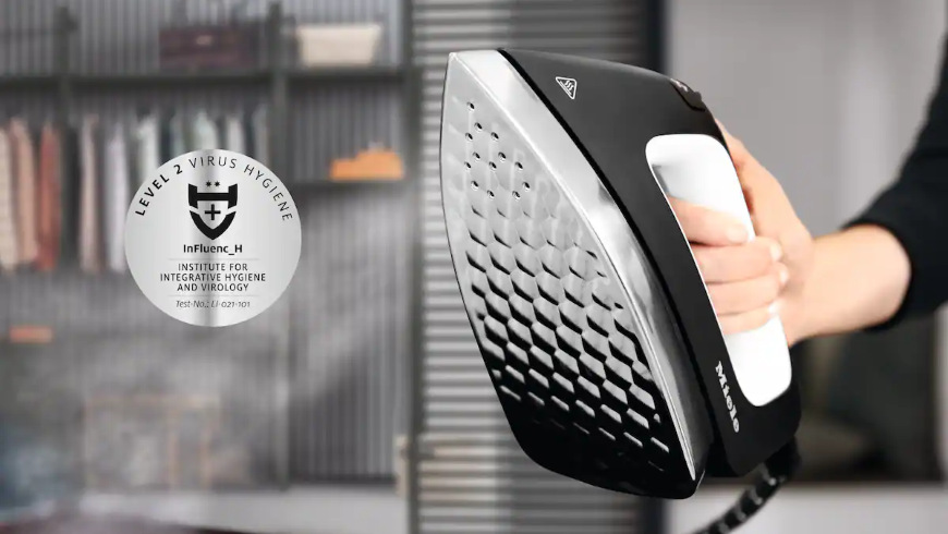 Žehlicí systém Miele B4847 FashionMaster 4.0 Ocenění pečeť hygiena a pohled na žehličku systému Miele B4847 FashionMaster 4.0 zespoda
