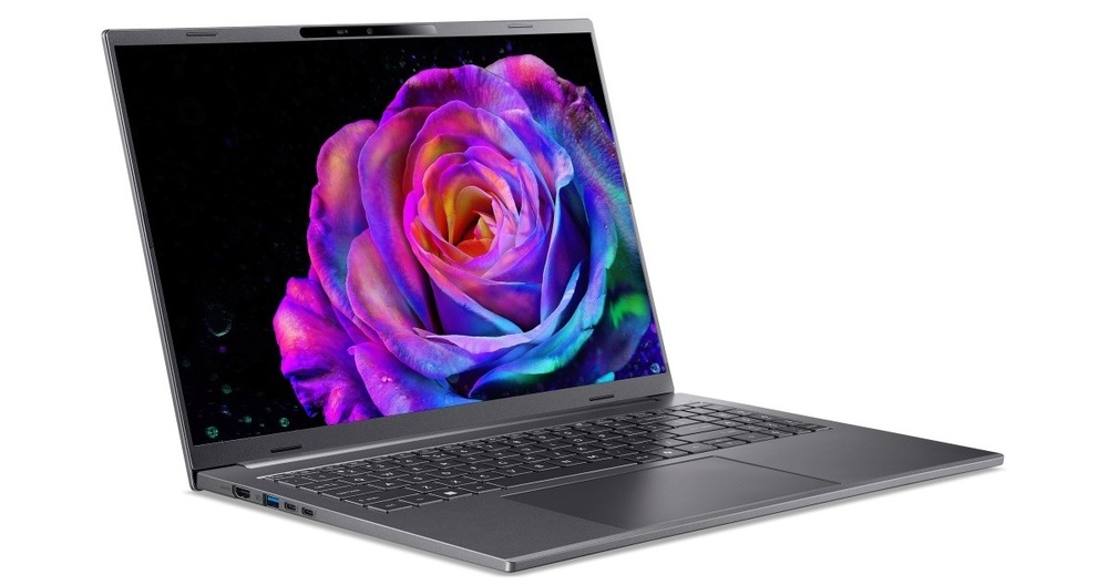 Notebook Acer Aspire 16 AI otevřený a otočený doprava