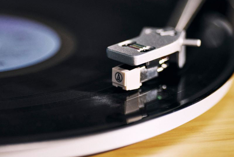Gramofon Marley Stir It Up Wireless 2 černý/hnědý Bluetooth 5.3 umožňuje stabilní bezdrátové přehrávání hudby z telefonu, tabletu i notebooku.