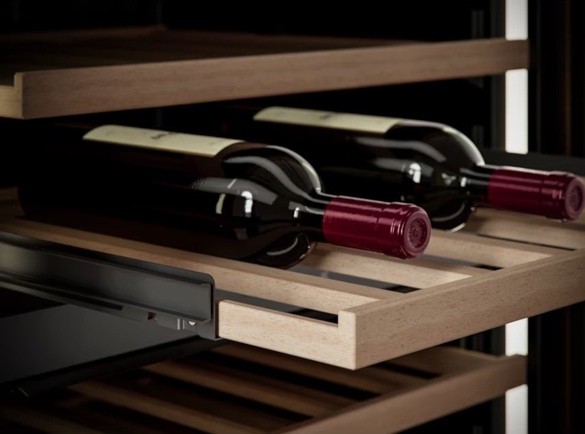 Vinotéka Electrolux EWUS020B5B černá Vinotéka Electrolux EWUS020B5B černá