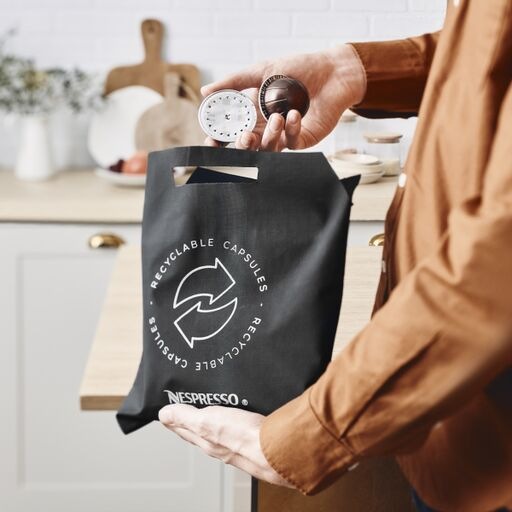 Kapslový kávovar Krups Nespresso Essenza mini XN110B10 šedý