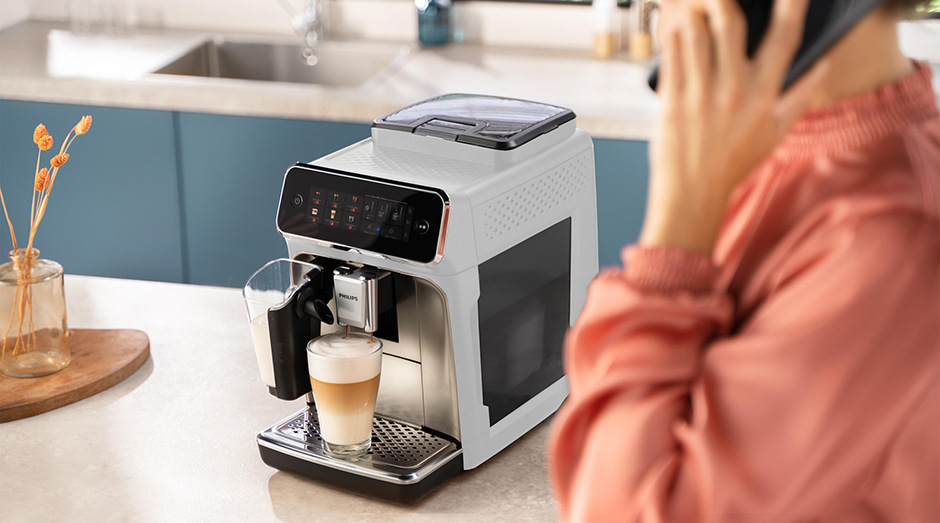 Philips Series 3300 LatteGo EP3343/90, bílá/chrom
