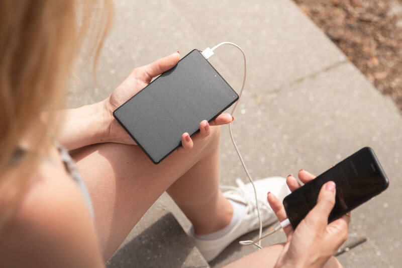 Powerbanka Sandberg Urban Solar 10 000mAh černá