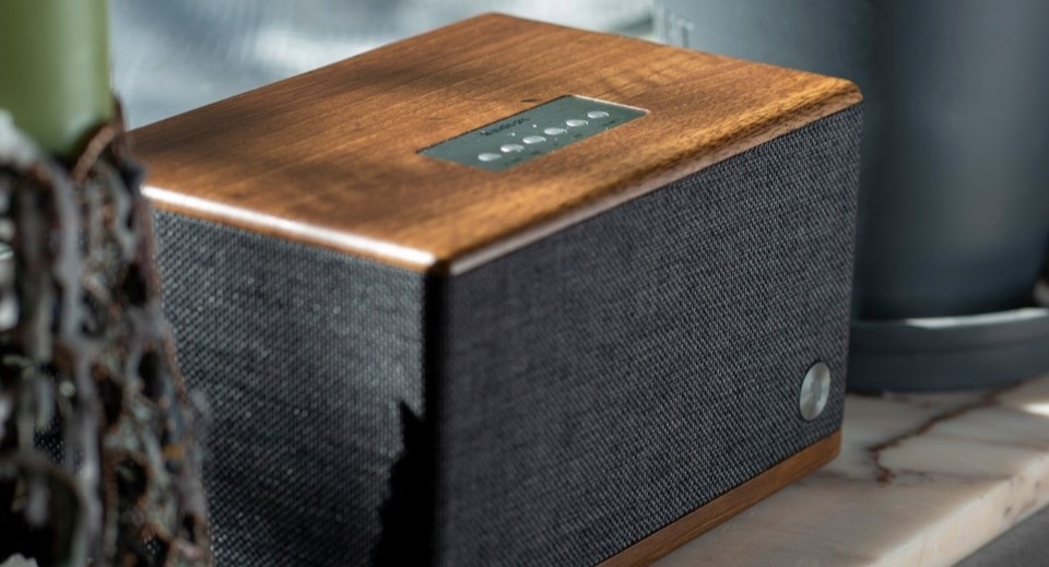 Reproduktor Audio Pro BT5 dřevo Přenosný reproduktor Audio Pro BT5, světle hnědý