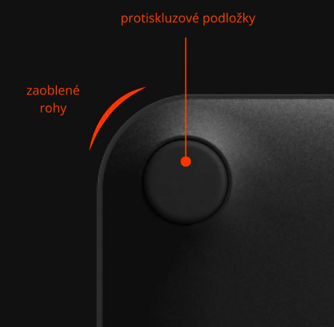 Detail zaobleného rohu a protiskluzové podložky na spodní straně osobní váhy
