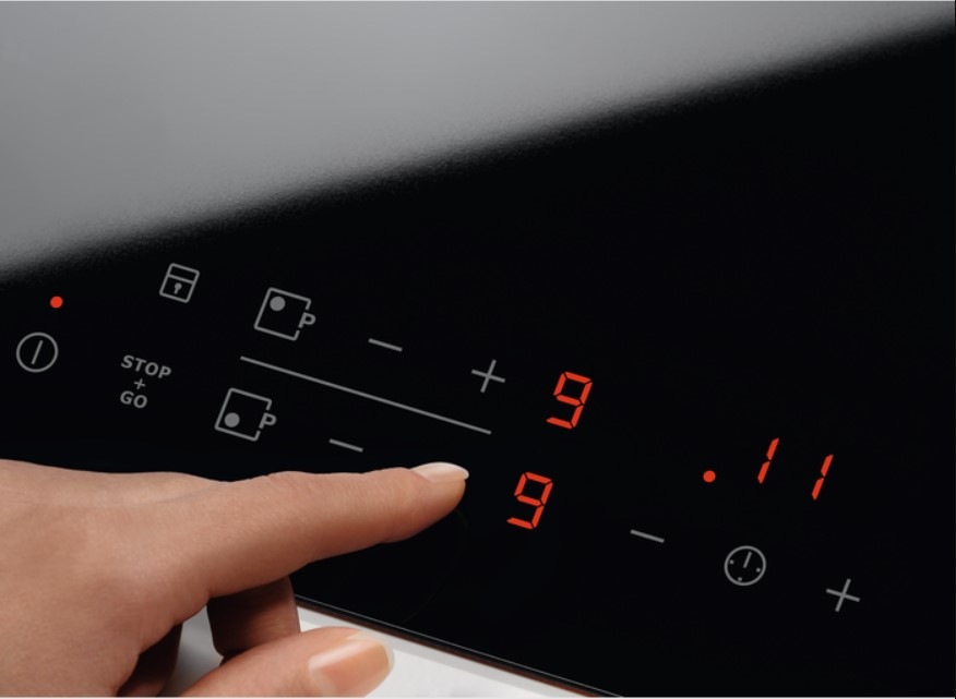 Sklokeramická varná deska Electrolux EHF6346XOK černá/nerez