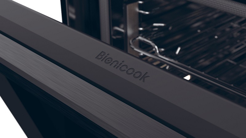 nápis bionicook na dvířkách trouby Haier H6 ID46G5SYTB