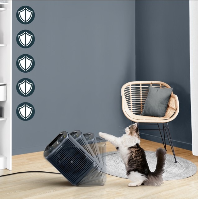 Teplovzdušný ventilátor Rowenta SO2351F0 Intense Comfort šedý Teplovzdušný ventilátor Rowenta a kočka, která se ho snaží převrhnout