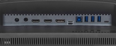 Herní monitor Asus ROG Strix XG27AQNGV černý Na obrázku je detail zadní konektorové výbavy herního monitoru Asus ROG Strix XG27AQNGV. V zapuštěném panelu jsou vidět dva audio konektory, obrazové vstupy HDMI a DisplayPort, USB-B port, tři USB-A porty a USB-C port. Pod konektory se nachází dlouhá větrací mřížka pro odvod tepla.