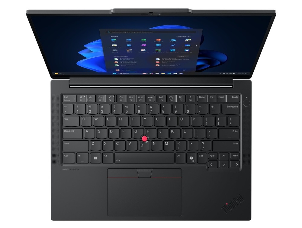Pohled shora na klávesnici notebookuu Lenovo ThinkPad E14 Gen 7