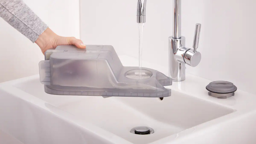 Žehlicí systém Miele B4847 FashionMaster 4.0 Nalévání vody z kohoutku do zásobníku vody