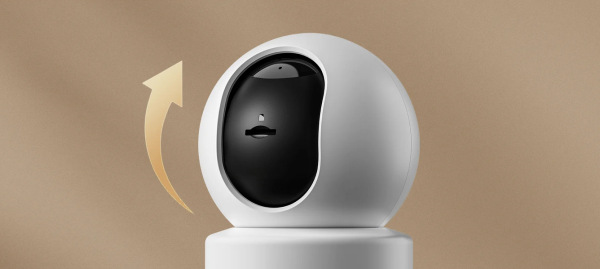 IP kamera Xiaomi Smart C302 bílá Xiaomi Smart C302 – fyzický kryt objektivu zasunutý nahoru do těla kamery.