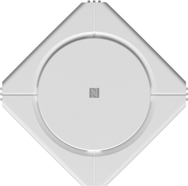 Komplexní Wi-Fi systém Xiaomi Mesh System AX3000 NE (2 pack) bílý Horní pohled na bílou jednotku Xiaomi Mesh System AX3000 NE. Uprostřed je kulatá plocha s označením NFC pro rychlé připojení telefonu, kolem jsou zkosené hrany a větrací otvory po stranách.