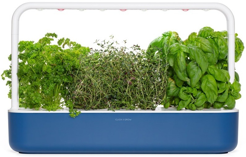Chytrý květináč Click and Grow Smart Garden 9 tmavě modrý Chytrý květináč plný bylinek.