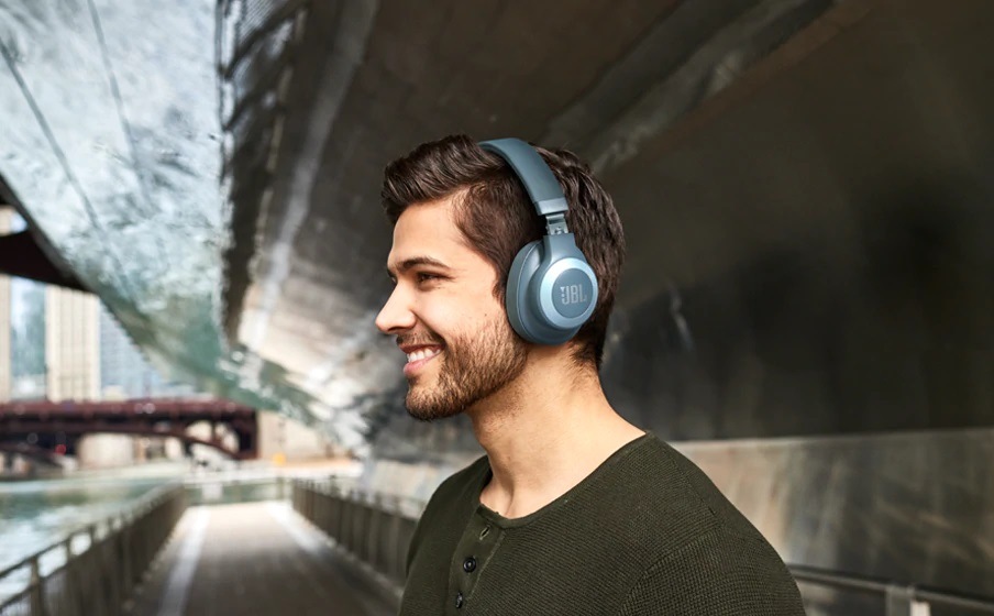 Sluchátka JBL E65BTNC bílá