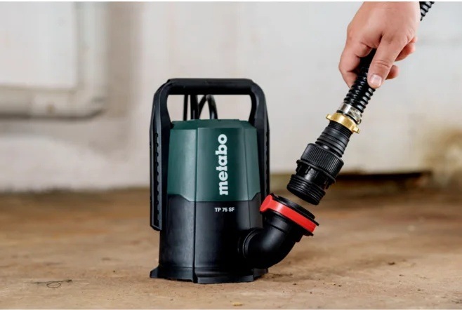 Ponorné čerpadlo Metabo TP 75 SF Detail připojování hadice k univerzálnímu adaptéru na čerpadle Metabo TP 75 SF