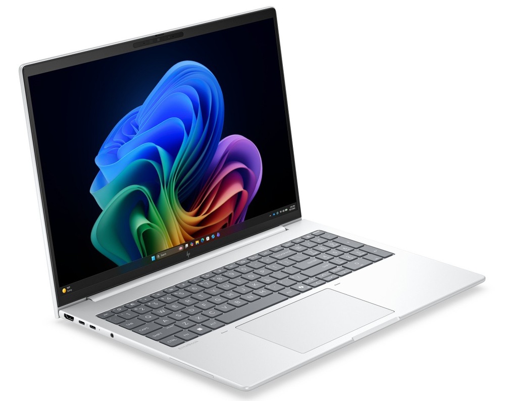 Notebook HP Elitebook 8 G2a 16" stříbrný Otevřený a zapnutý notebook HP Elitebook 8 G2a 16" otočený doprava
