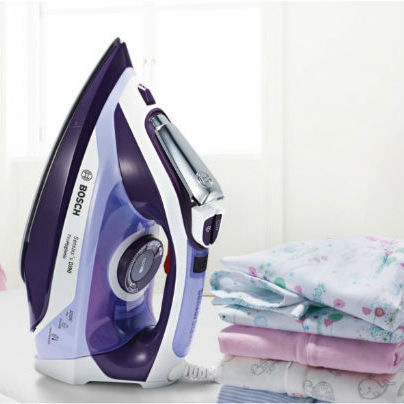 Žehlička Bosch ProHygienic TDI903231H bílá/fialová