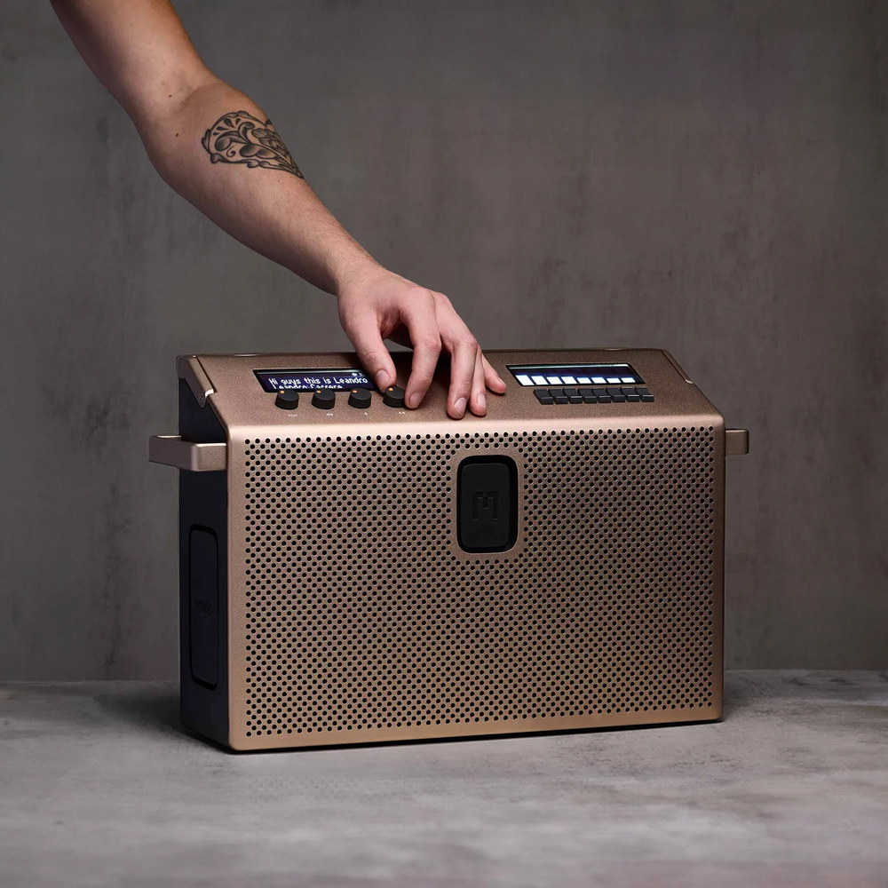 Přenosný reproduktor Mondo Speaker Large zlatý Reproduktor Mondo Speaker Large s čistým zvukem