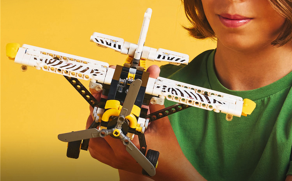 Stavebnice LEGO® Technic 42198 Letadlo do vzdálených oblastí Aplikace LEGO Builder nabízí 3D návod, přibližování modelu a přehledné sledování jednotlivých kroků.