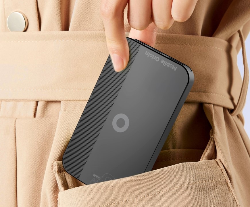 Nabíječka do sítě Mobile Origin Slim 2xUSB-C/1x USB-A 65W GaN III černá Nabíječka do sítě Mobile Origin Slim 2xUSB-C/1x USB-A 65W GaN III - černá