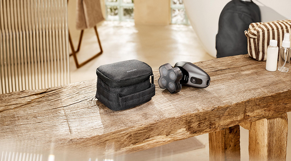 Holicí strojek na hlavu Philips Series 7000 HS7980/15 černý Strojek Philips HS7980/15 Series 7000 s cestovním pouzdrem na dřevěné lavici
