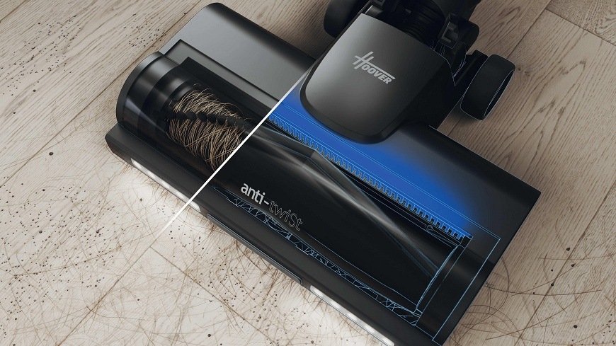 Tyčový vysavač Hoover HF210HXP 011 černý Tyčový vysavač Hoover HF210HXP 011 má kartáč antitwist proti namotávání vlasů. na hubici je ukázka této technologie a porovnání se stavem kartáče, kdyby antitwist neměl