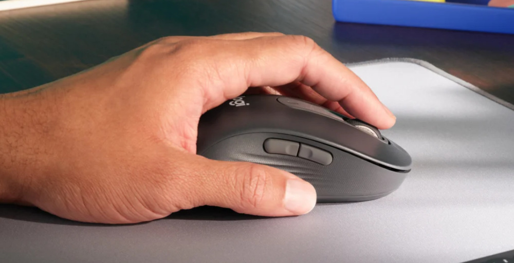 Myš Logitech Signature M650 + podložka Mouse Pad Studio grafitová Myš Logitech Signature M650 + podložka Mouse Pad Studio grafitová