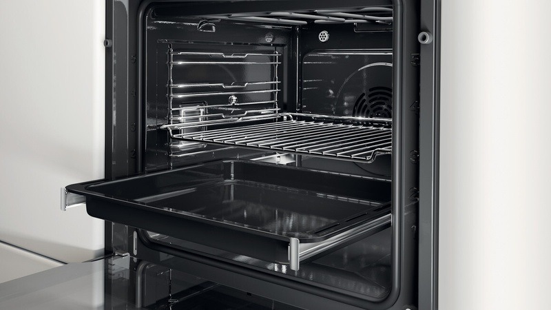 Horkovzdušná vestavná trouba Whirlpool OMR55CU1B, černá, teleskopické výsuvy