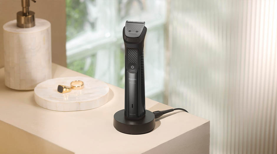 Zastřihovač multifunkční Philips Series 9000 MG9690/30 + Philips OneBlade na tvář černý Zastřihovač na nabíječce