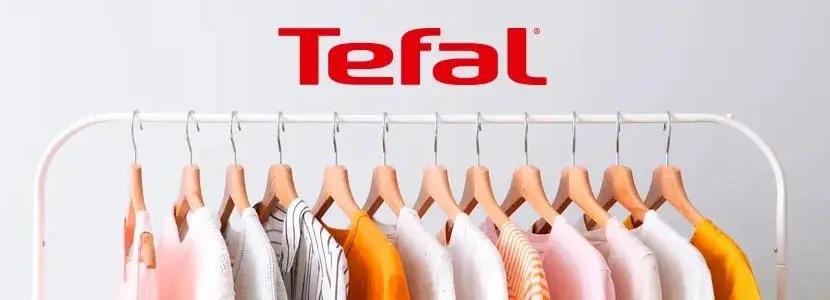 úvodní obrázek, na krerém je výrazným červeným písmem napsané Tefal a pod nápisem dvanáct ramínek s pověšeným oblečením.