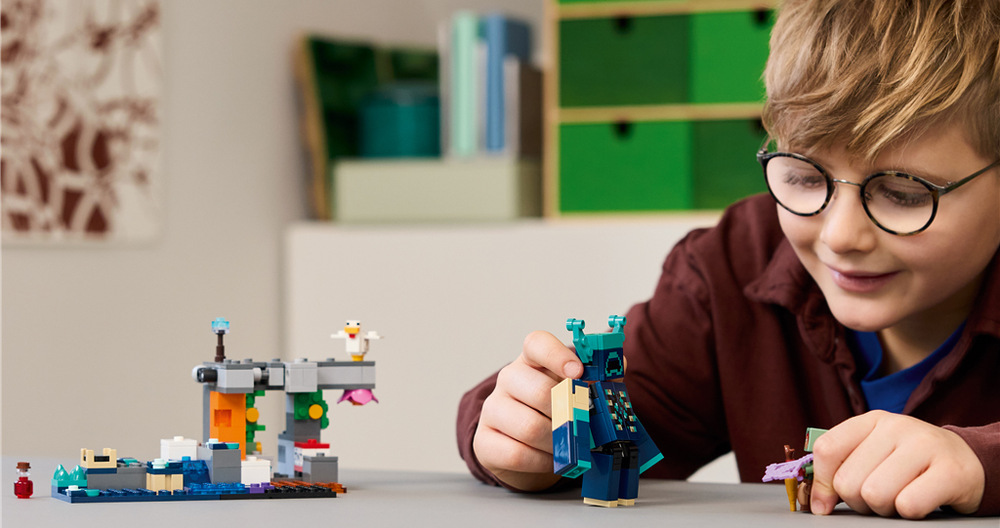 Stavebnice LEGO® Minecraft® 21274 Setkání se Strážcem Explodující dynamit umožní odkrýt diamanty, zatímco padající kámen může dětem jejich výpravu pořádně zkomplikovat.