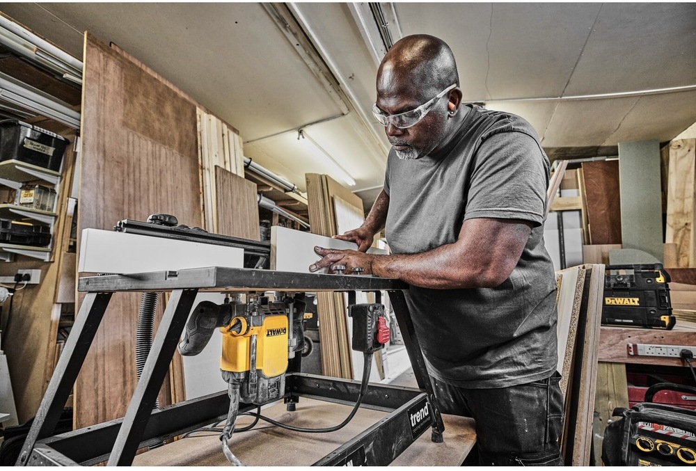Frézka horní Dewalt DWE627KT 2 300W Frézka horní Dewalt DWE627KT 2 300W
